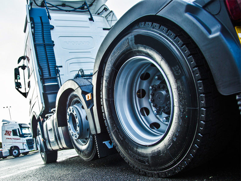 Care este diferența dintre anvelopele pentru camioane de cele pentru autoturisme, o scurtă trecere în revistă