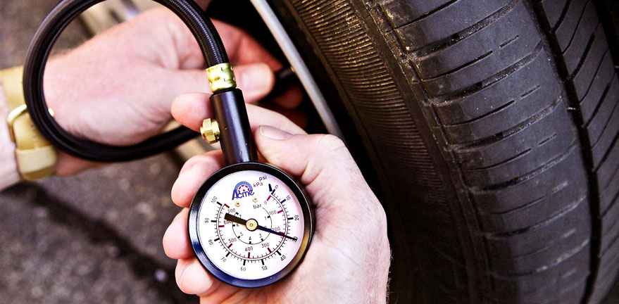 Pompăm anvelopele în mod corect: tot ce trebuie să știți despre presiunea anvelopelor