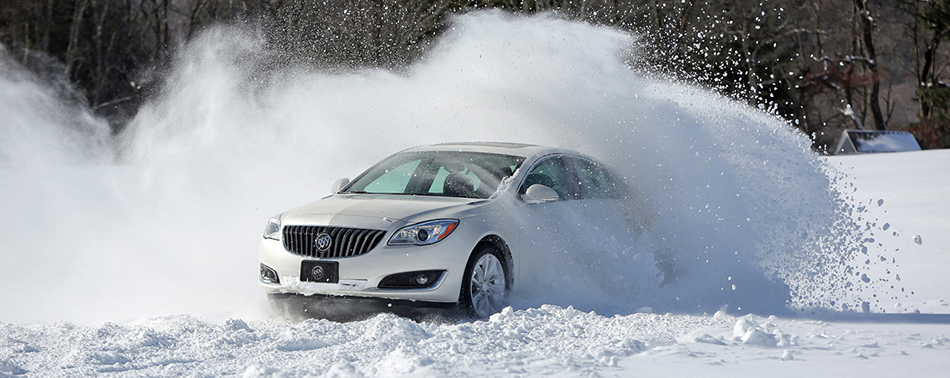 Conducerea în timpul iernii: reguli pentru conducerea pe zăpadă și gheață